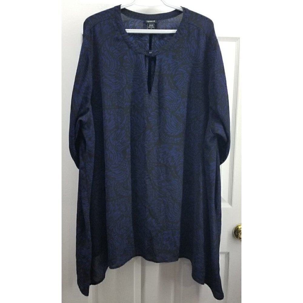 Torrid Blue Black Roll Tab Tunic Blouse Size 4 Shark Bite Hem